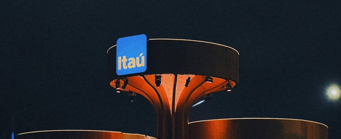 Investindo em Ações do Banco Itaú (ITUB4): Vantagens, Dividendos e Estratégias com Opções